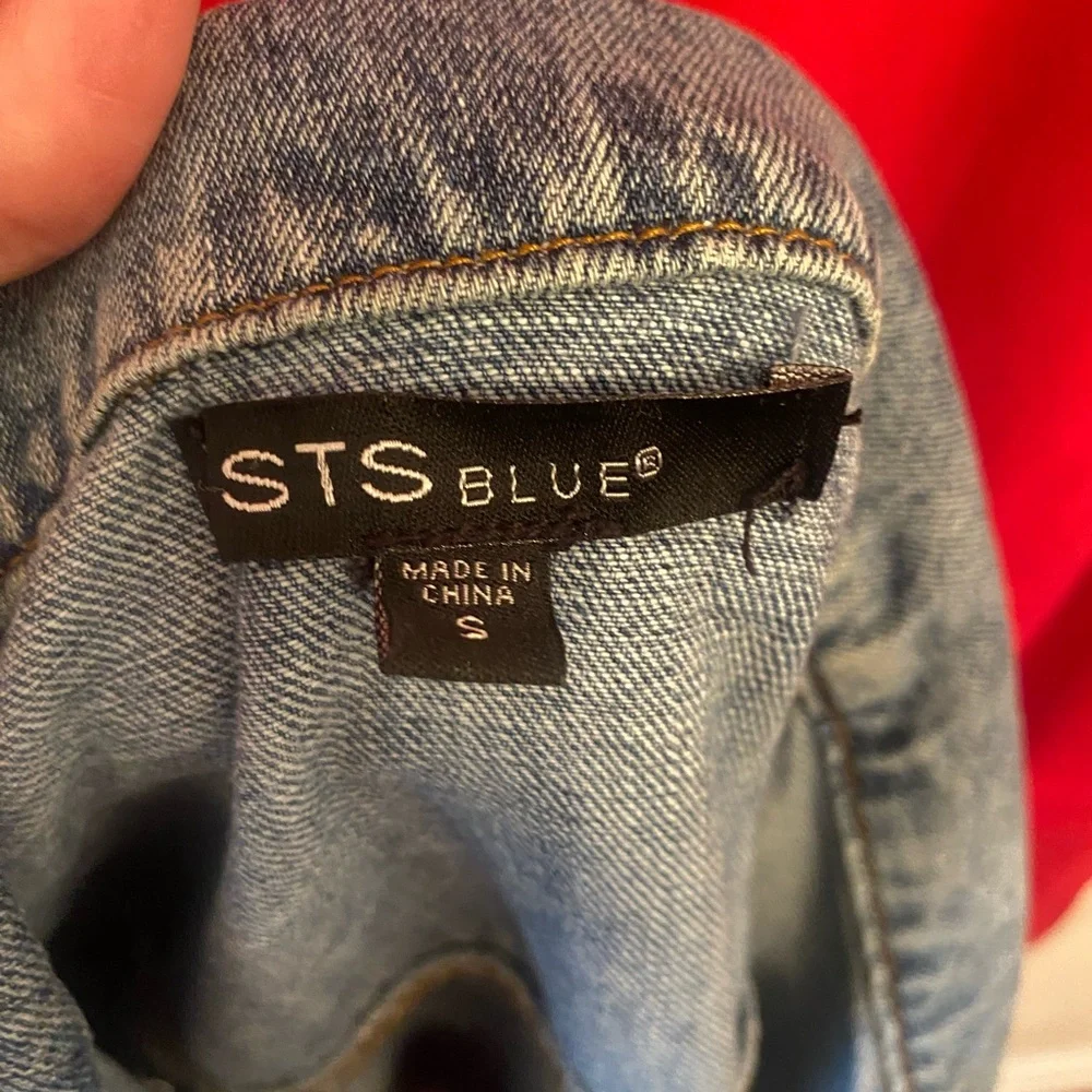 ❌sold❌ STS BLUE DISTRESSED JEAN JACKET SMALL - Picture 7 of 9